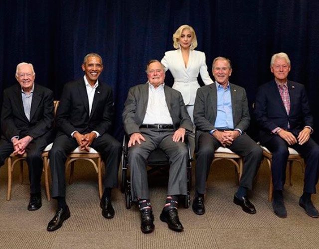 Lady Gaga canta en un evento benéfico con 5 presidentes de Estados Unidos