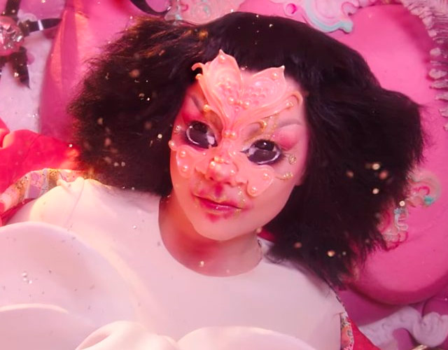 Björk adelanta el vídeo de 'Utopia'