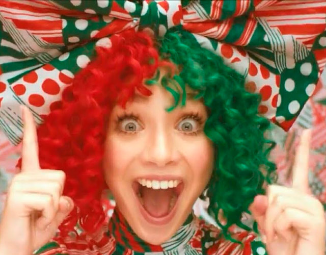 Sia estrena el vídeo de 'Santa's Coming For Us'