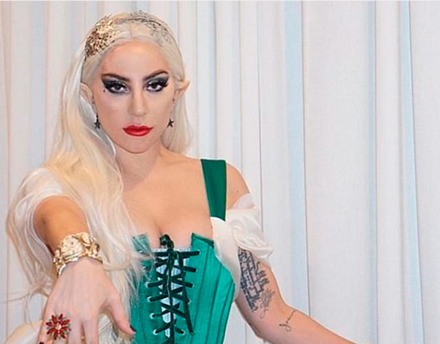 Lady Gaga se convierte en elfo por Navidad
