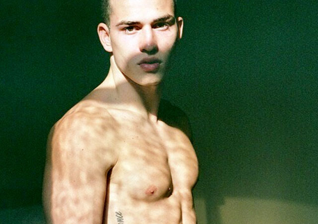 Santiago Peralta desnudo, el modelo más morboso del momento