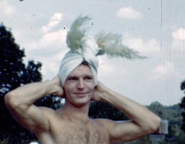 El increíble vídeo gay de una fiesta en la piscina en 1945