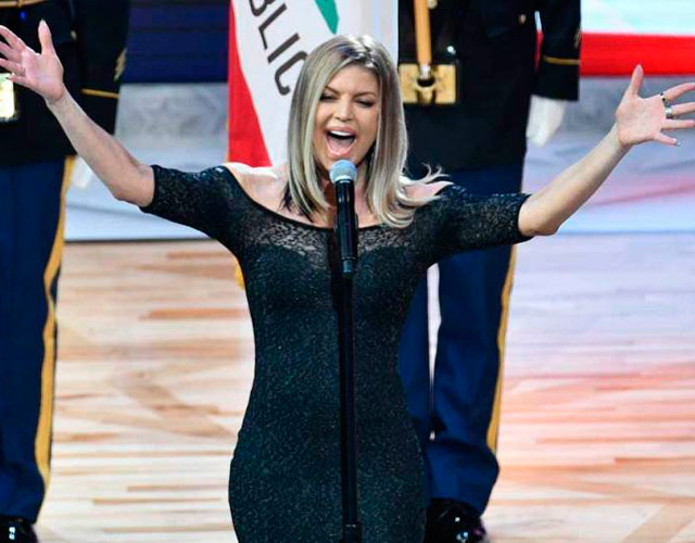 Fergie destroza el himno de Estados Unidos