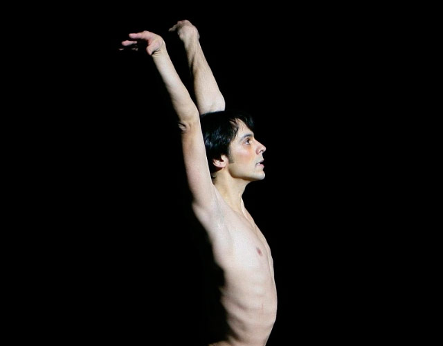 Igor Yebra desnudo, el nuevo director de 'Fama ¡A Bailar!'