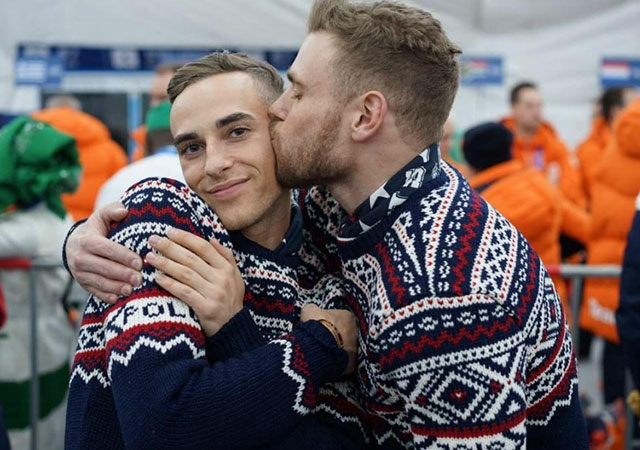 Gus Kenworthy y Adam Rippon se besan como representación LGBT en los JJOO de Invierno