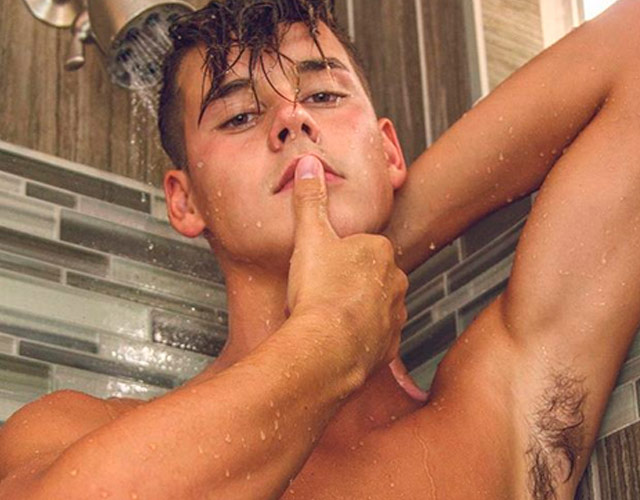 El deportista gay Aidan Faminoff desnudo en Instagram