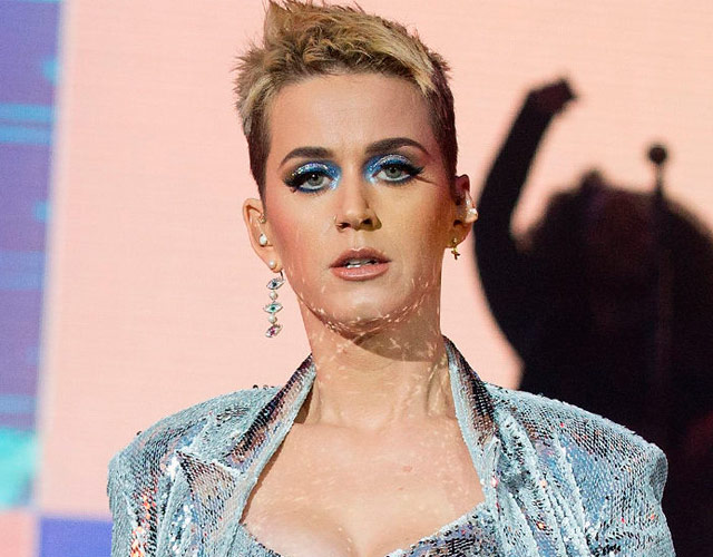 Acusan a Katy Perry de matar a una monja