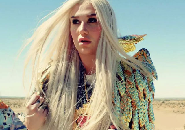 Kesha graba nuevo disco mientras se recupera de su lesión