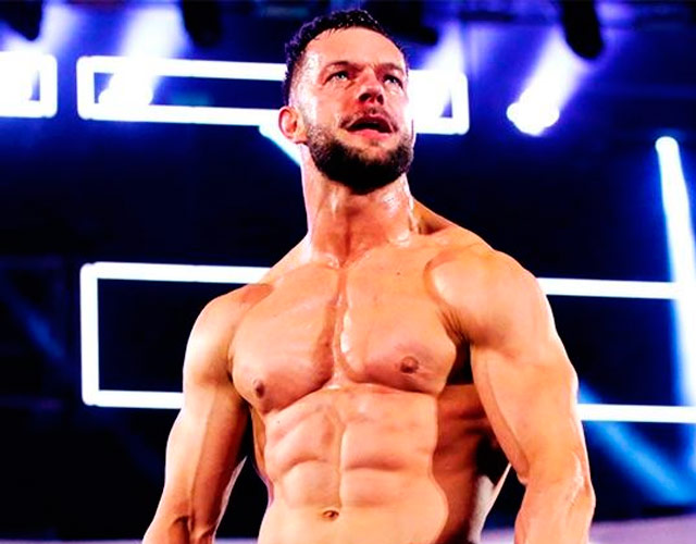 Finn Bálor desnudo, el luchador de la WWE más gay y sexy
