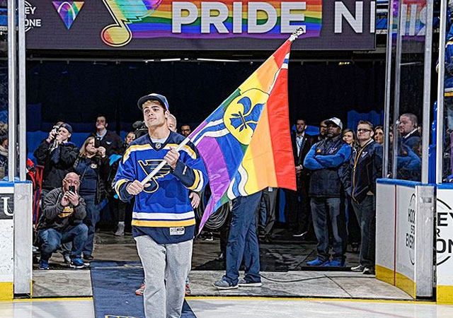 La graduación del capitán de fútbol y de su novio en el instituto