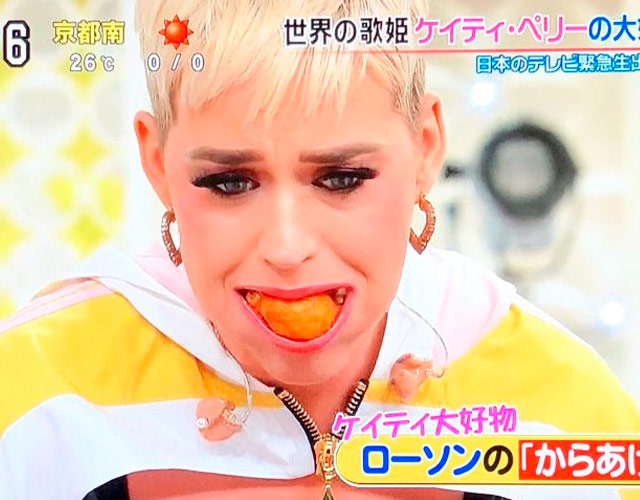 Katy Perry engulle pollo para promocionar 'Witness' en Japón