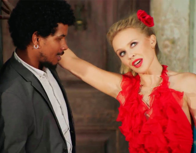 Kylie Minogue estrena el vídeo de 'Stop Me From Falling' con Gente De Zona