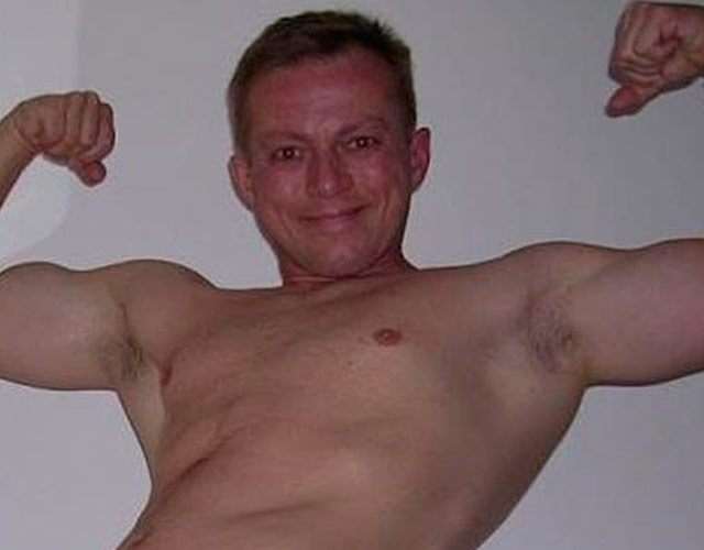 Un político gay filtra sus fotos desnudo por una "campaña transparente"