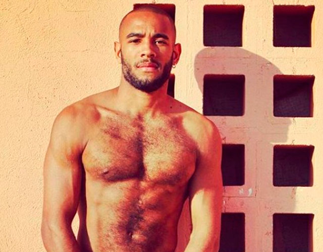 Antonin the 2nd desnudo, el modelo parisino se abre de piernas