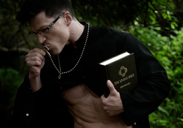 Unas fotos de sexo gay en una Iglesia desatan la locura en Irlanda