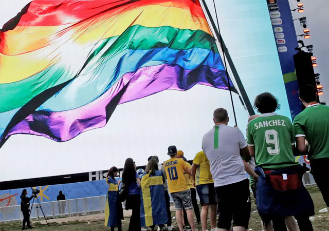 Homófobos rusos amenazan a los seguidores gays de fútbol