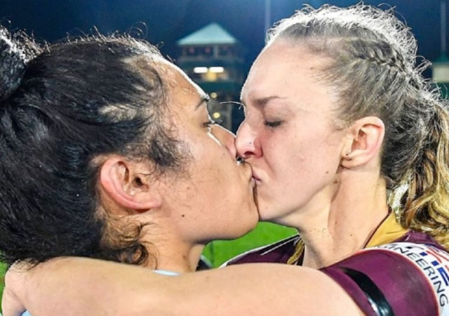 Una pareja de lesbianas compite en la Liga Nacional de Rugby en equipos contrarios