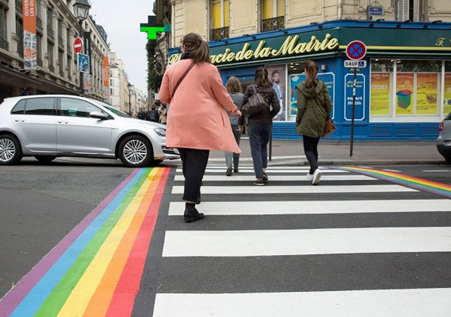 Los pasos de cebra LGBT en París se quedan para siempre