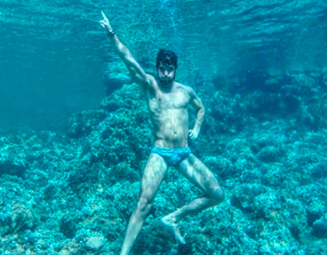 Alfonso Bassave desnudo en Menorca en sus vacaciones