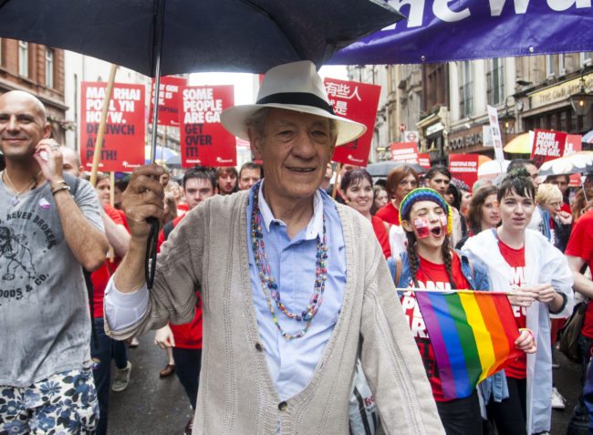 Ian McKellen ayudó a reducir la edad de consentimiento gay en el Reino Unido 1
