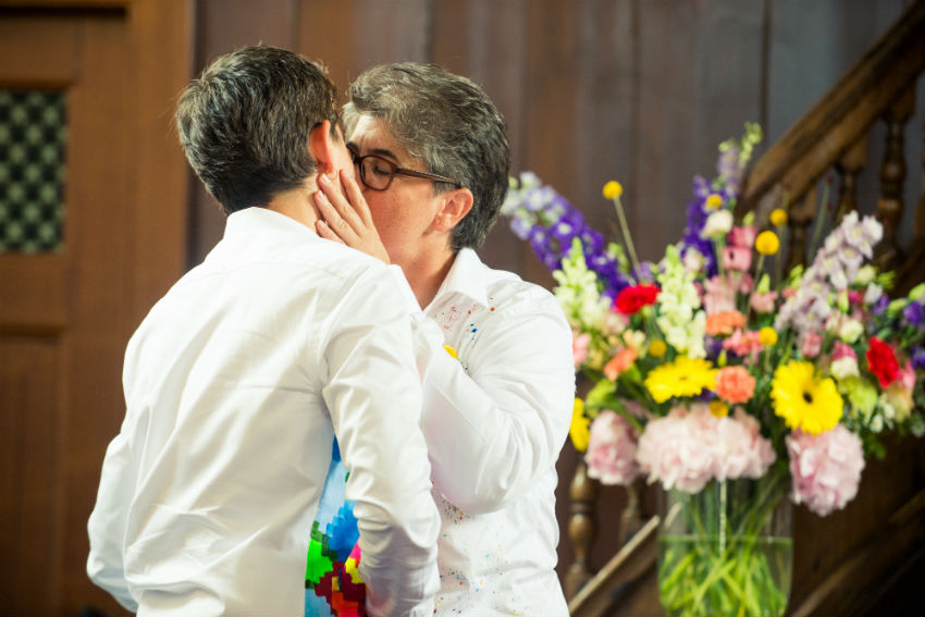 3 parejas gays que viven en países homófobos se casan en Ámsterdam 2