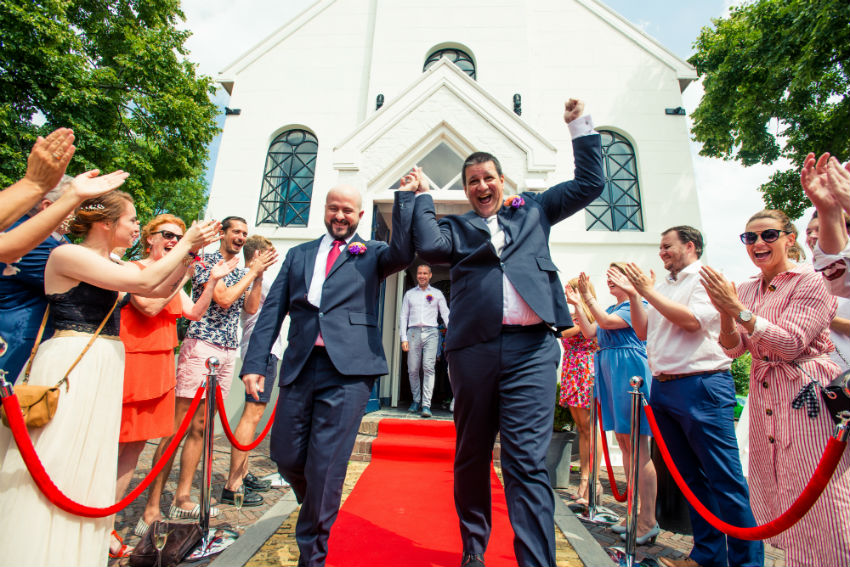 3 parejas gays que viven en países homófobos se casan en Ámsterdam 4