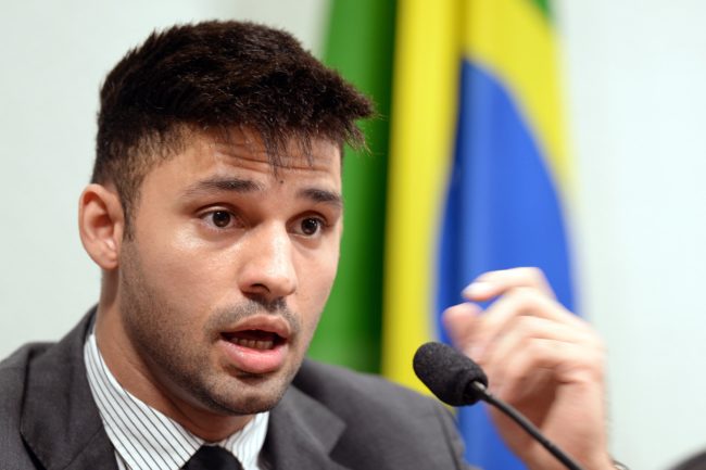 Congresista gay que huyó de Brasil será reemplazado por otro político gay 1