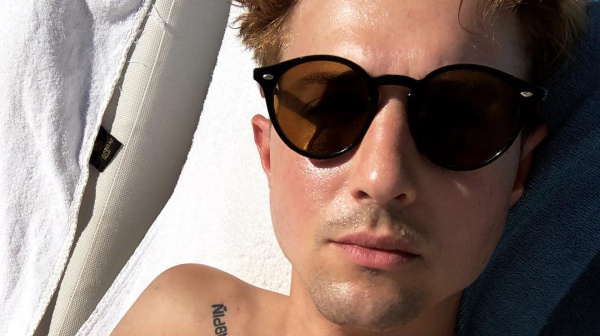 El cantante Ryan Follese desnudo en Instagram 1