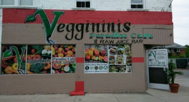 El hijo de los dueños de un bar, despedido por llamar "maricón" a un cliente