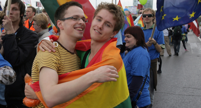 El tribunal de Lituania dicta un fallo histórico sobre las parejas gays