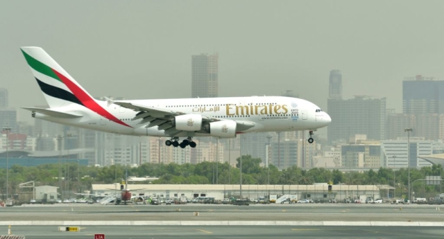 Emirates acusada de censurar besos entre personas del mismo sexo