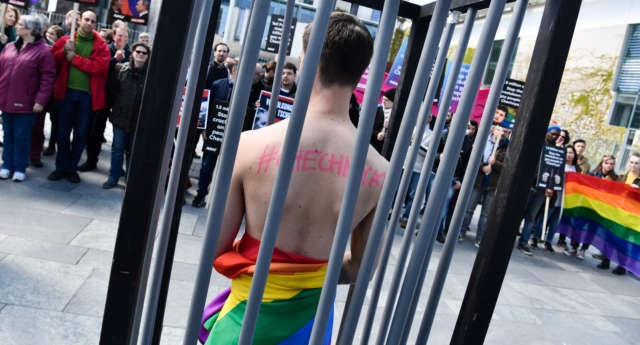 Chechenia culpa a la imaginación de los gays por los informes de purga