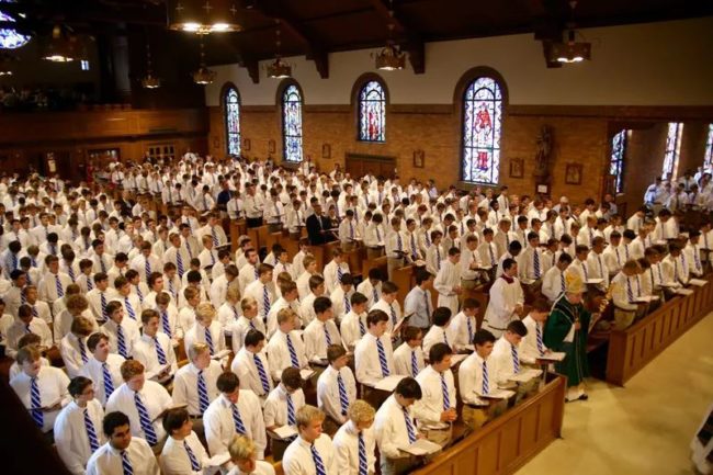 Una escuela católica prohíbe que un alumno gay hable en su graduación 1
