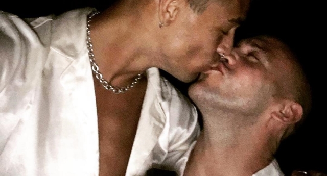 El actor gay Jimmy Essex se compromete con su novio Charles