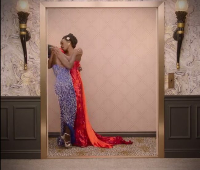 El beso gay de Lupita Nyong'o y Danai Gurira en los Globos de Oro 1