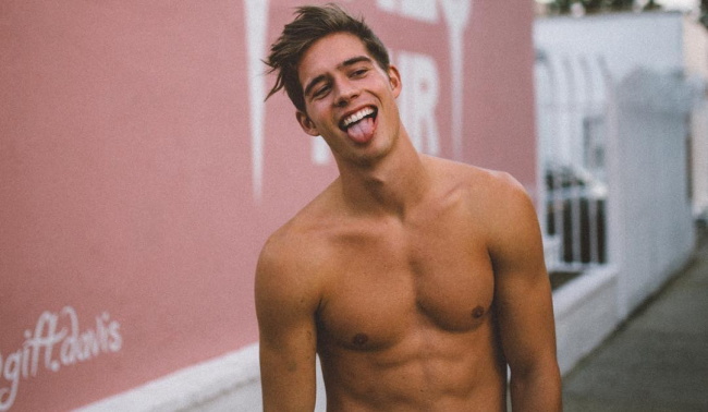 Leif Erik desnudo en Instagram con un mensaje profundo