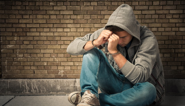 Hombre desnudo se ata para darse placer y es incapaz de desatarse durante horas 1