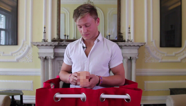 Vídeo gay: ¿Qué pasa cuando los heteros prueban juguetes sexuales gay? 1