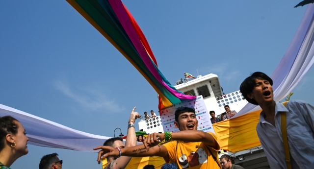 Birmania celebra el Orgullo con el primer desfile de barcos de la historia