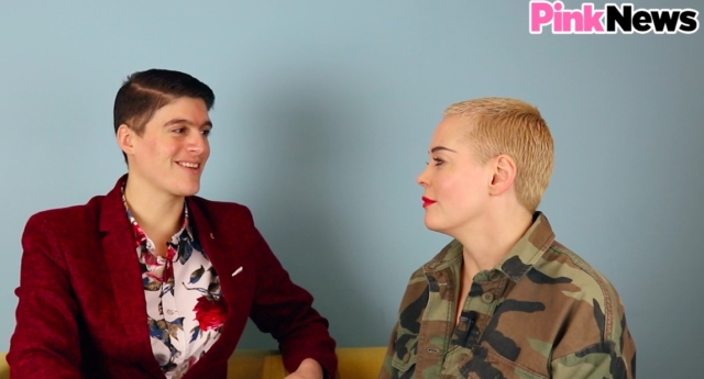 Rose McGowan y Rain Dove, modelo no binario, hablan de su primera cita