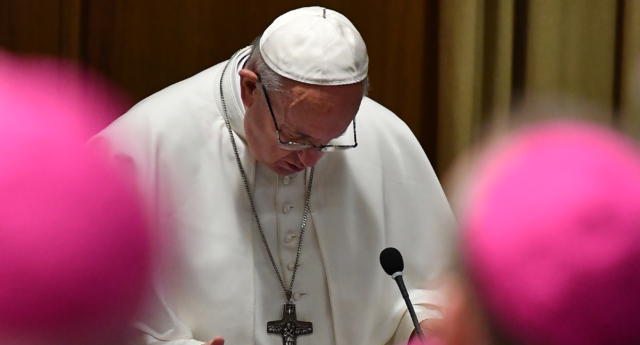 El Papa Francisco y su cumbre antipederastia: ¿culpa a la homosexualidad de los abusos?