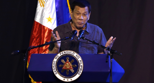 El presidente filipino Rodrigo Duterte: "el 40% de los rebeldes son gays"