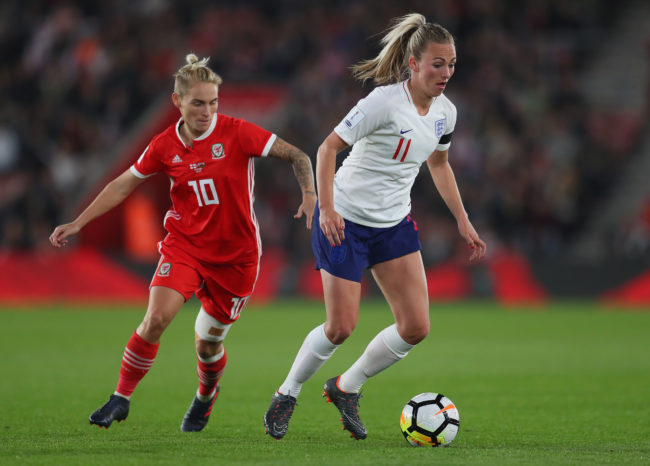 La futbolista lesbiana Jessica Fishlock dice que la escuela fue un 