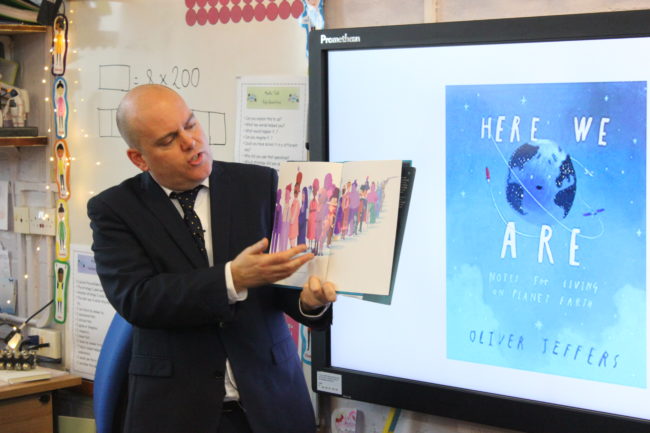 Relaciones LGBT inclusivas y educación sexual se enseñarán a partir de 2020 2