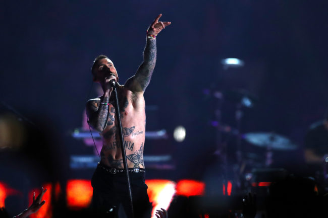 Adam Levine sin camiseta vs el pezón de Janet Jackson: debate sobre la Super Bowl 2