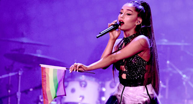 Ariana Grande responde a críticas por liderar el Orgullo de Manchester