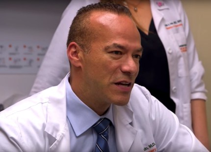 Cirujano despedido por 