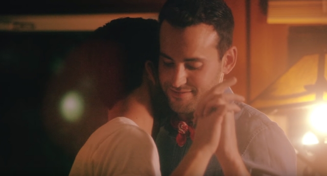 El cantante country Cameron Hawthorn sale del armario en un videoclip 1