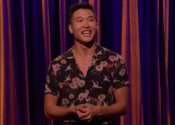 Joel Kim Booster habla sobre la presión de ser un gay asiático con un cuerpazo 1
