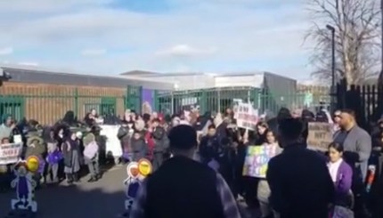 Directora de escuela de Birmingham mantendrá las clases de educación LGBT en medio de las protestas 2